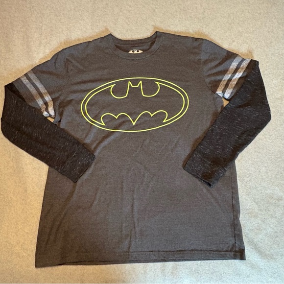 Batman DC Comics Logo Grey Athletic-Style Long Sleeve Boys/Youth Shirt Large - Picture 4 of 10